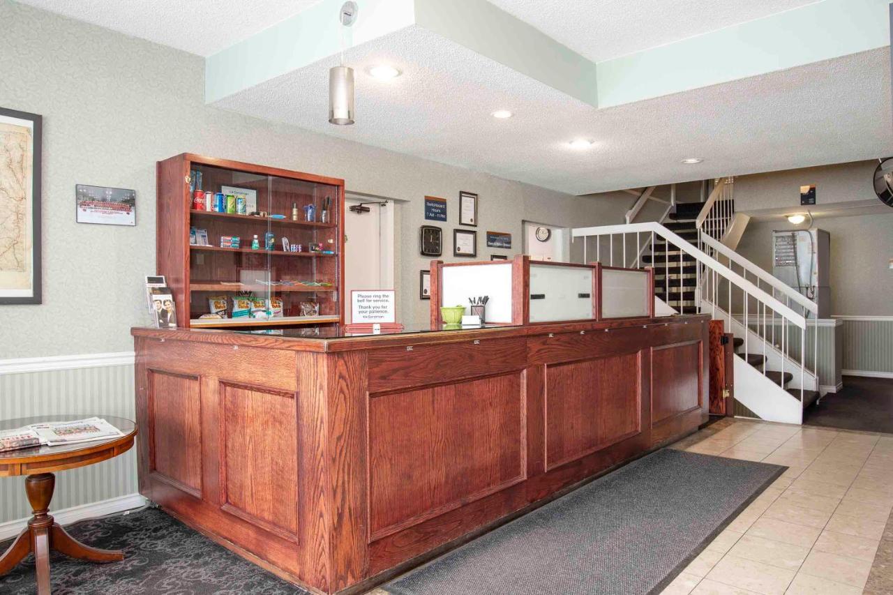 Sandman Inn Princeton Extérieur photo